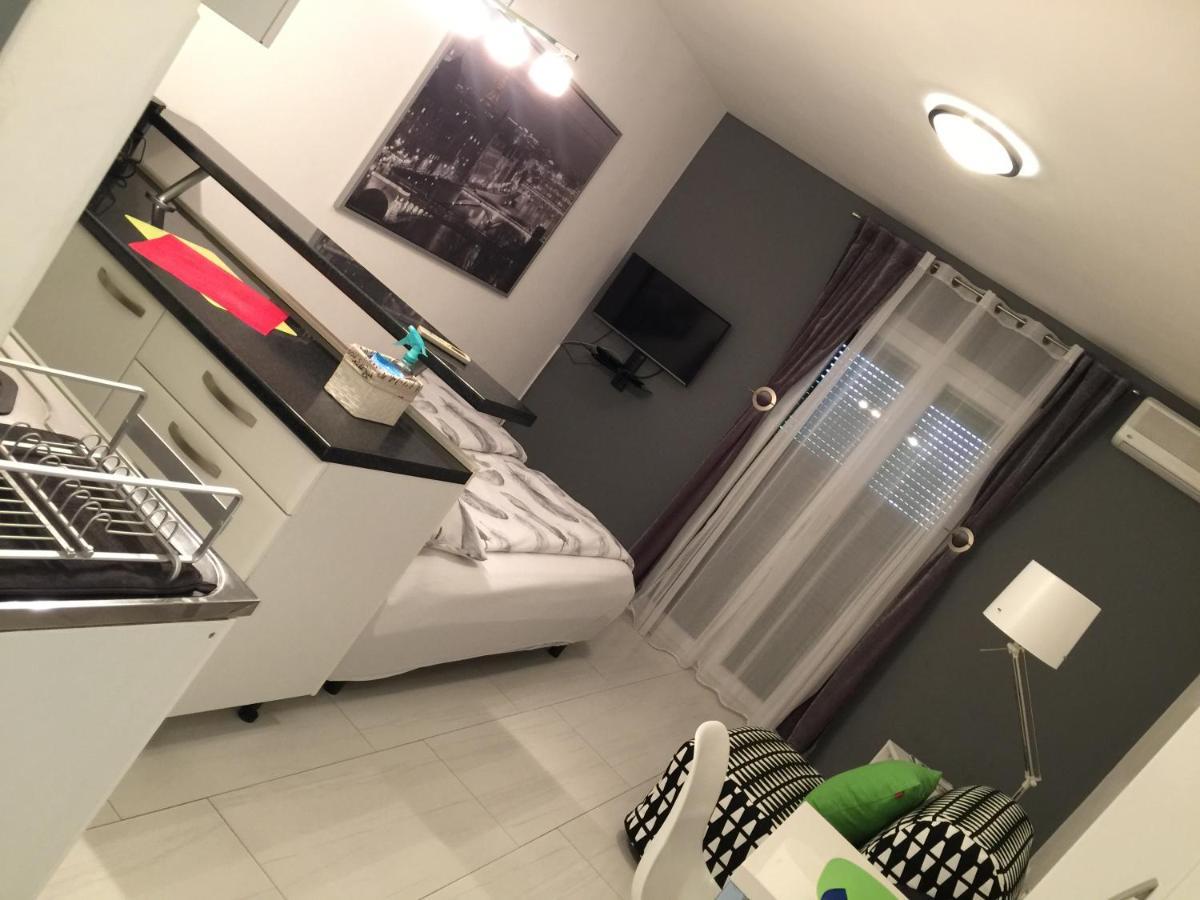 Studio Apartment Vanda 乌马格 外观 照片